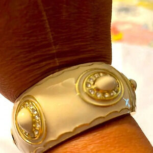 New clasp bracelet